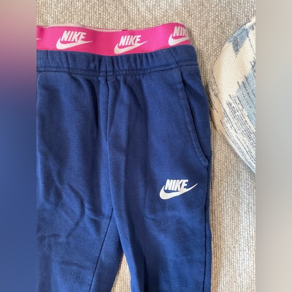✨Toddler Girl Nike Sweatpants Size 2T bright pink - Picture 2 of 5
